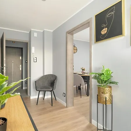 Stylish Two Bedroom With Parking Near Malta In By Renters Lägenhet Poznań
