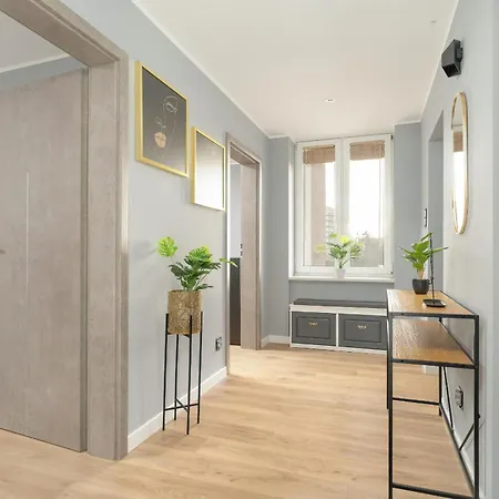 Stylish Two Bedroom With Parking Near Malta In By Renters *