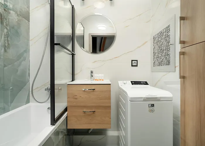 Stylish Two Bedroom With Parking Near Malta In By Renters Познань