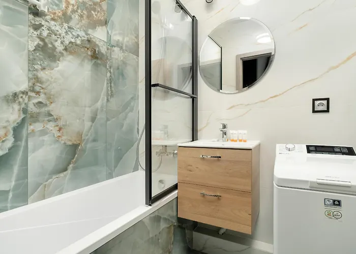 Stylish Two Bedroom With Parking Near Malta In By Renters Apartment *